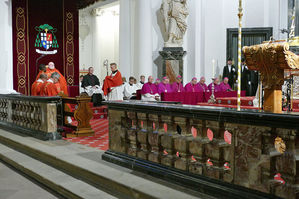 Abschlussvesper der Bischofskonferenz mit Austeilung des Bonifatiussegens (Foto: Karl-Franz Thiede)